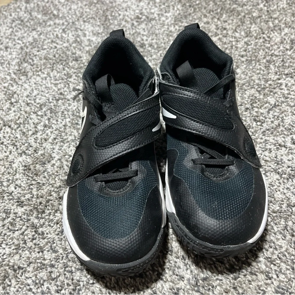 Nike Boys Team Hustle D 11 DV8994-002 Black Gold Shoes Sneakers Size 3Y Youth